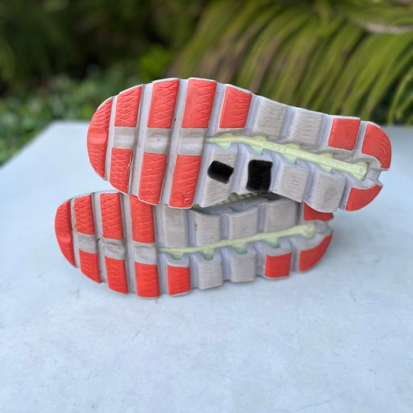 On Cloud Running Shoes Womens Size: 8.5 - Picture 7 of 7